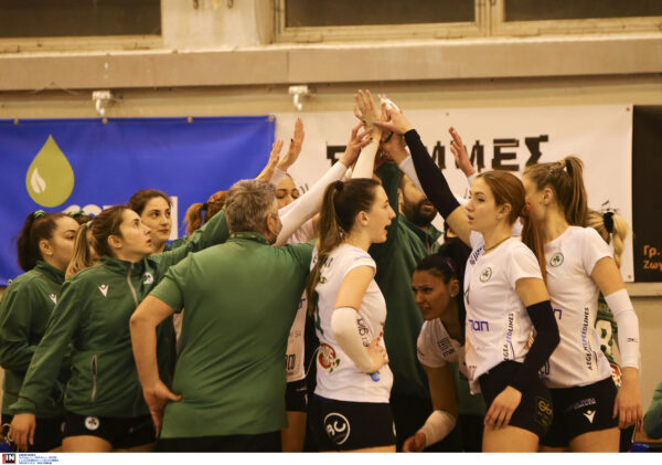 Κρατάει το τρίποντο και συνεχίζει