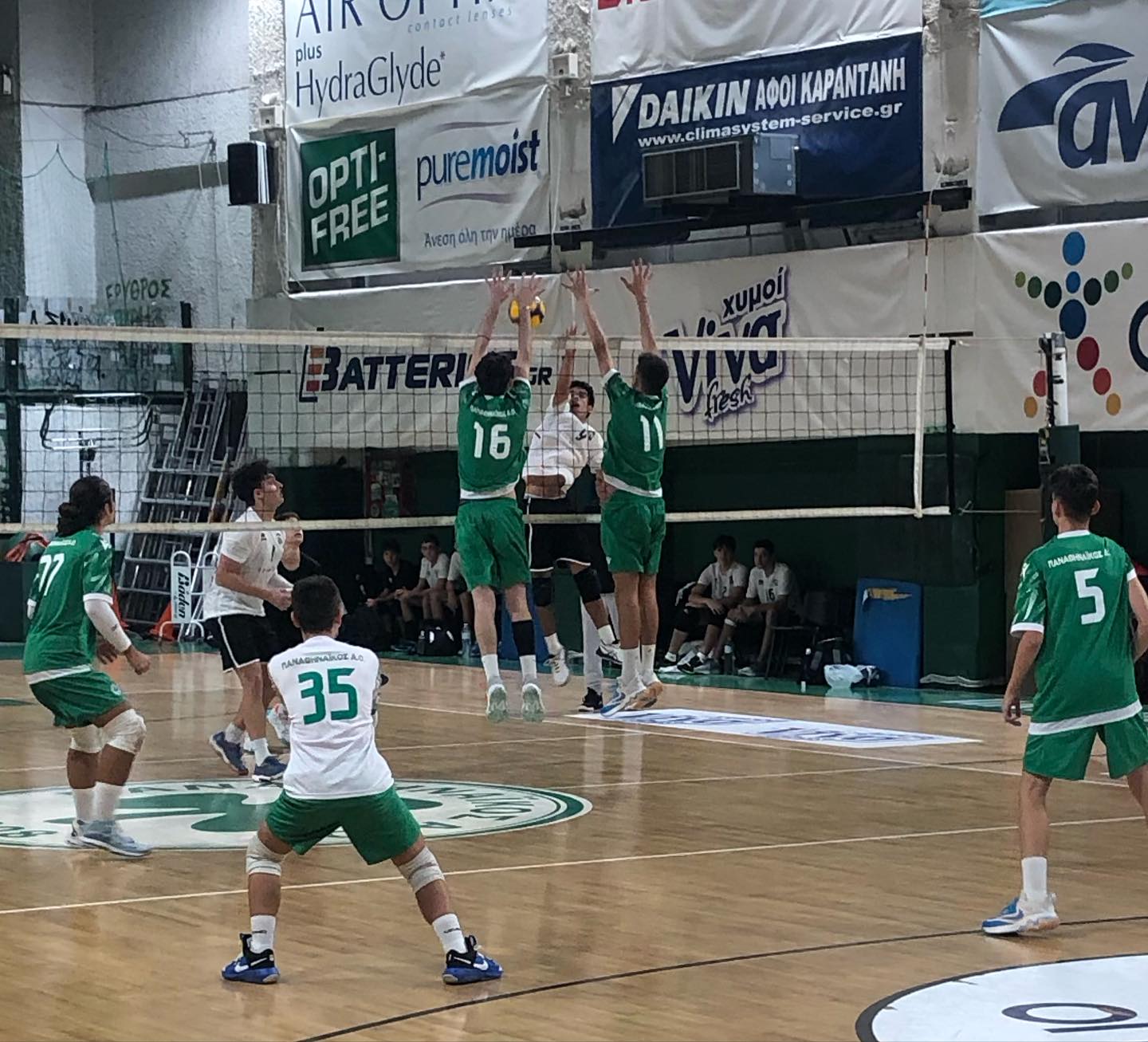 Μοιρασιά στις ακαδημίες βόλεϊ