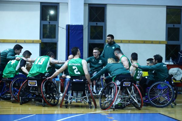 Άνετα στην πρεμιέρα