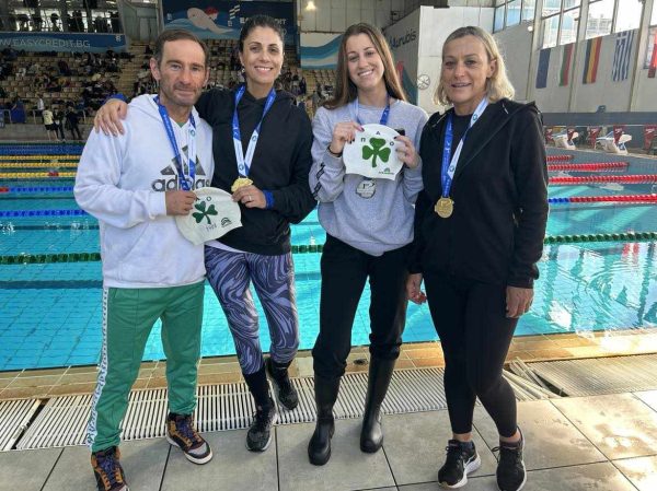 Ξεχώρισαν τα «πράσινα» δελφίνια