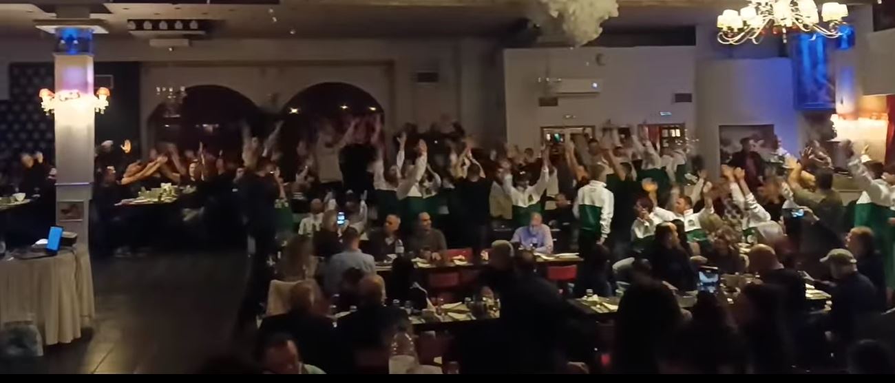 Οι μόδες φτιάχνουν περαστικούς και οι αξίες θαμώνες (pics)