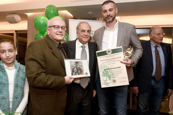 Τιμή από τους παλαίμαχους του Συλλόγου