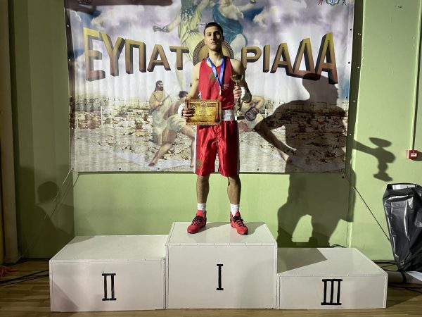 Ανθίζει το «τριφύλλι» στη Θεσσαλονίκη (pics)