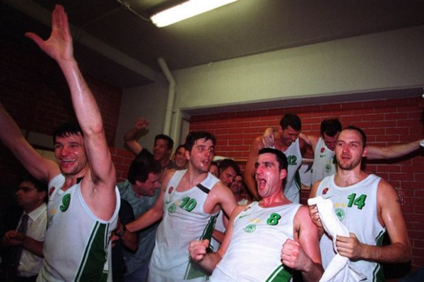 Σαν σήμερα το 1999- «Οε οε πρωτάθλημα μες στο Παλέ»