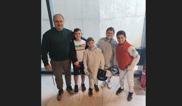 Τα «τριφυλλάκια» ύψωσαν τα ξίφη τους