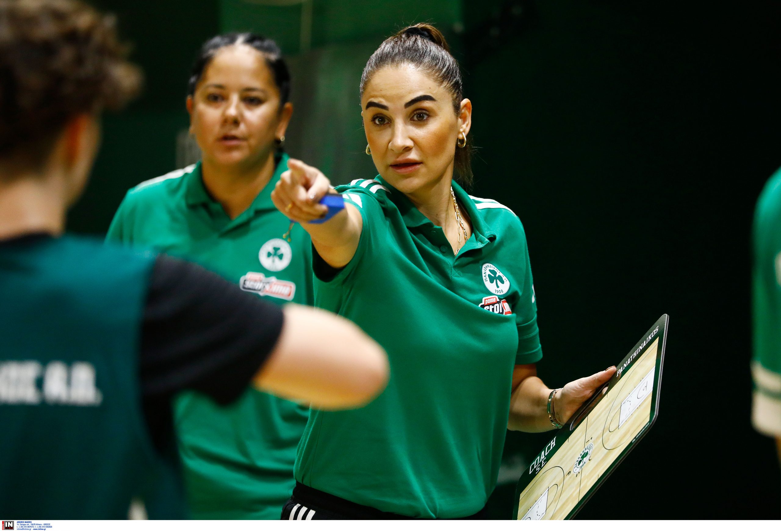 Ανεβάζει στροφές