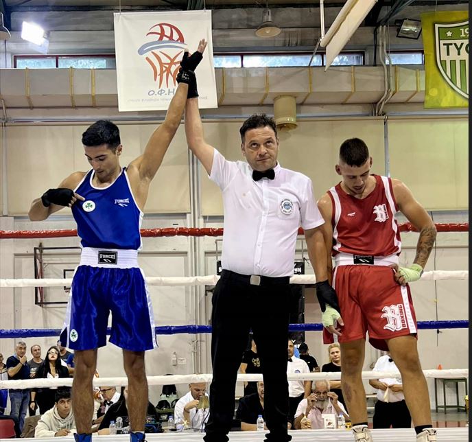 Έσφιξε τις γροθιές με έξι νίκες