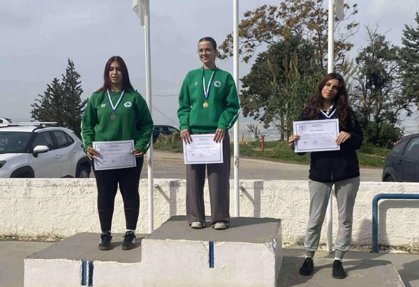 Ψηλά το «τριφύλλι»