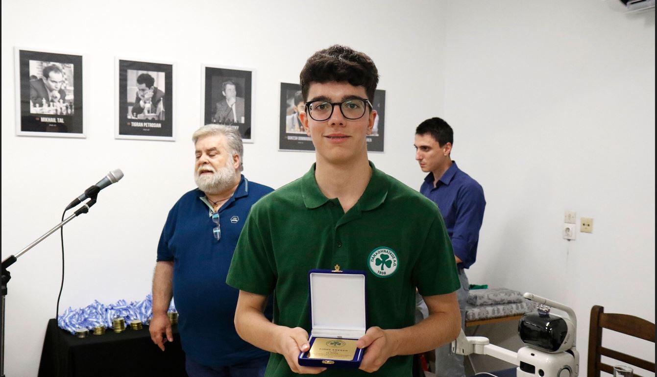 Μια νίκη και μια ήττα  στο σκάκι