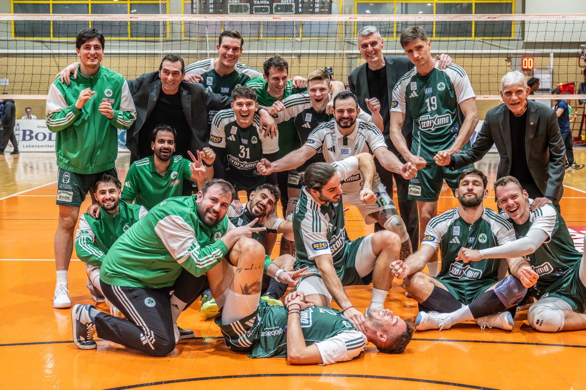 Συνεχίζουν πρώτοι