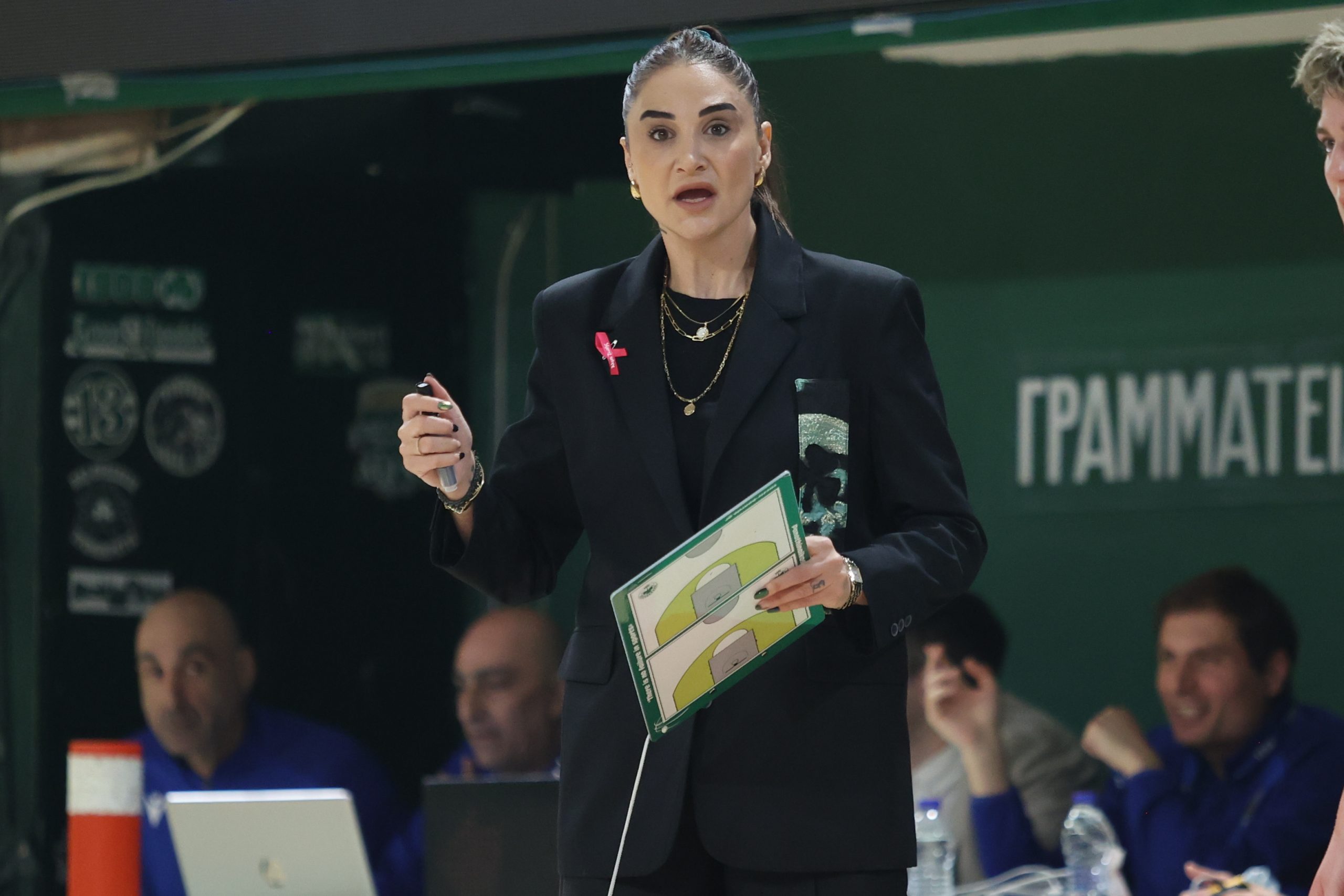 Συγκινημένη η Ερντέμ, έστειλε το δικό της μήνυμα για την ημέρα κατά του καρκίνου του μαστού